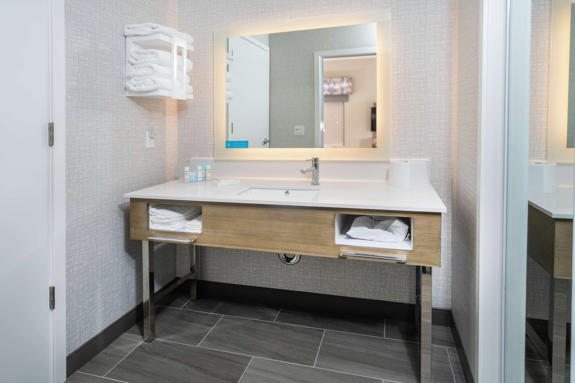 hampton inn and suites santa maria