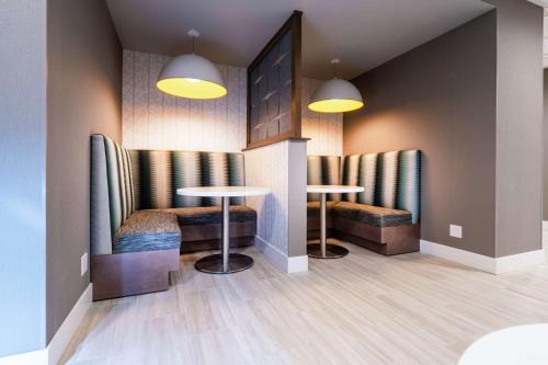 hampton inn and suites santa maria