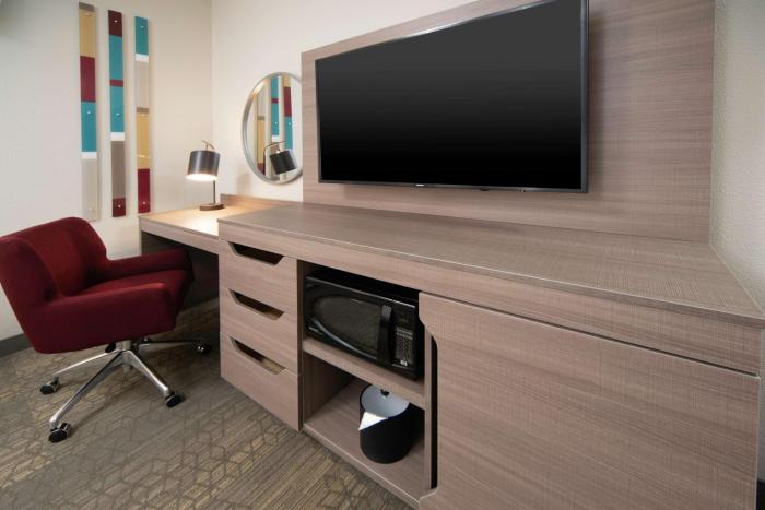 hampton inn and suites santa maria