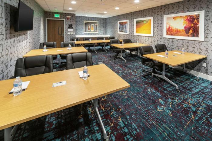 hampton inn and suites santa maria