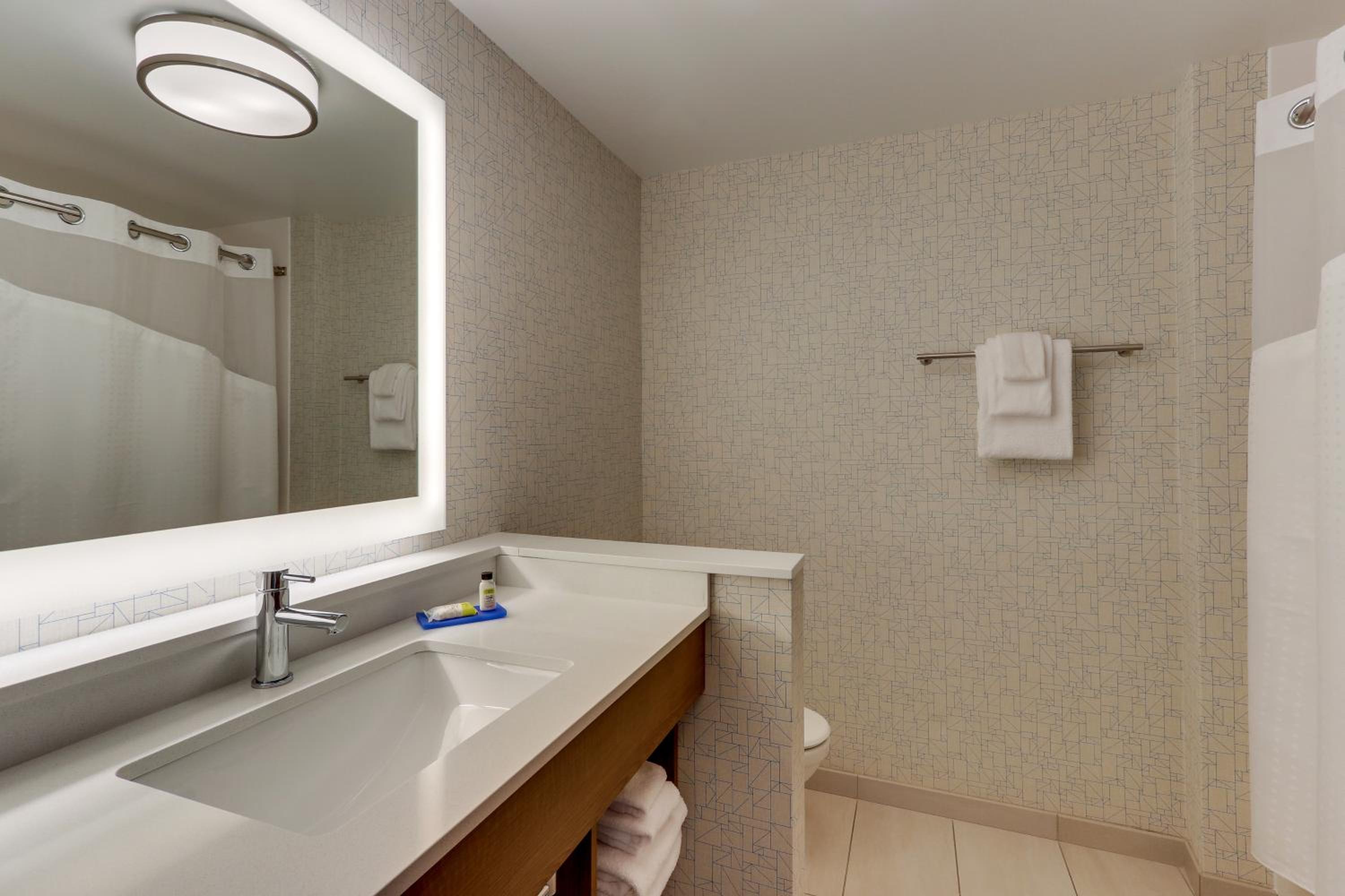 hol inn exp saugerties hudson valley