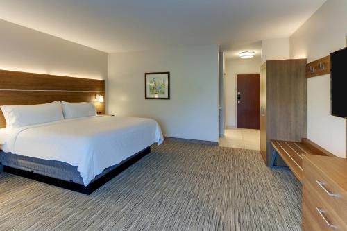 hol inn exp saugerties hudson valley