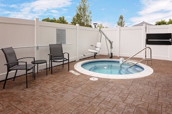 Fairfield Inn & Suites By Marriott Queensbury Glen,New York>>Glens Falls,2.5 star