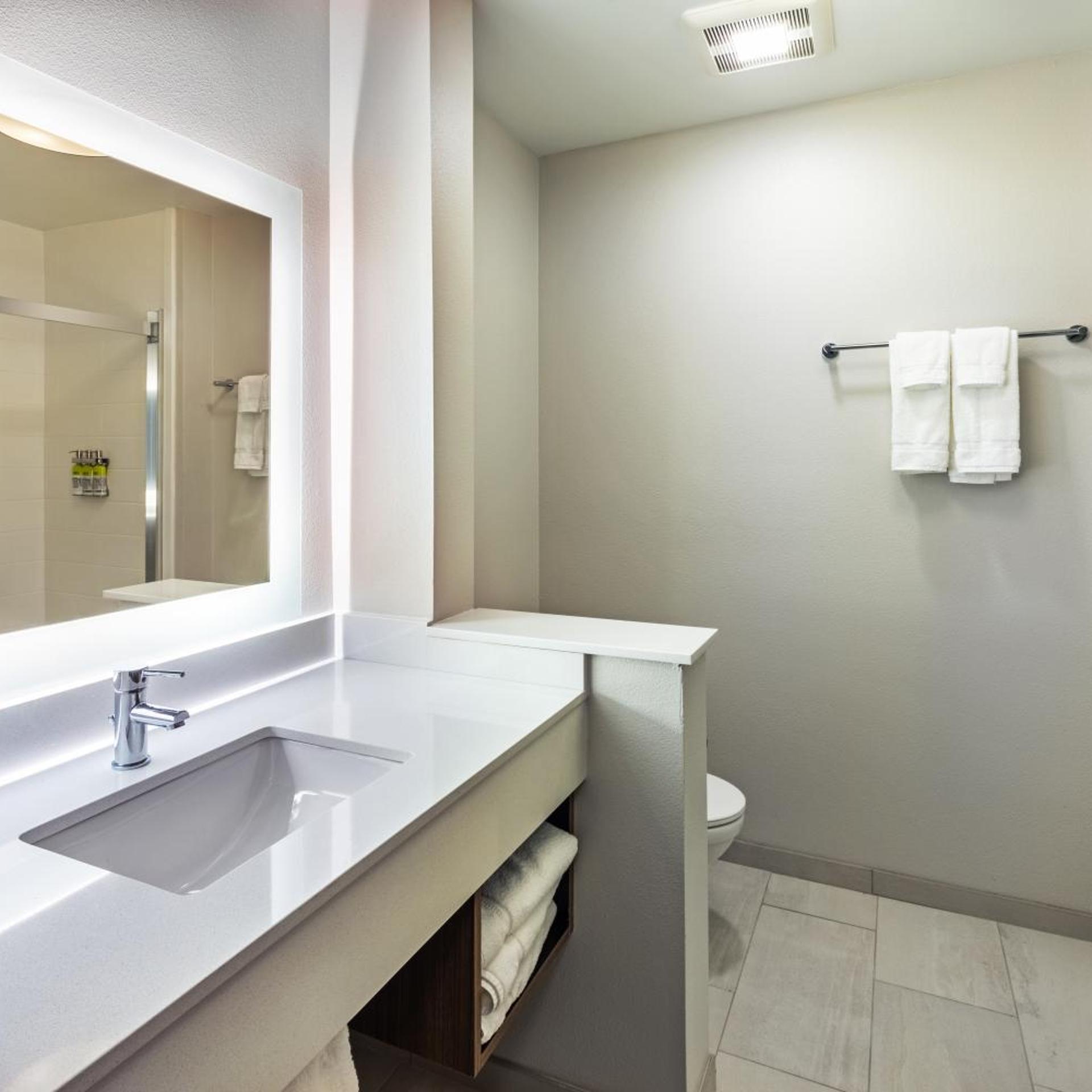 holiday inn express and suites parsons an ihg hotel