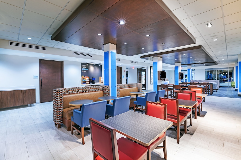 holiday inn express and suites parsons an ihg hotel