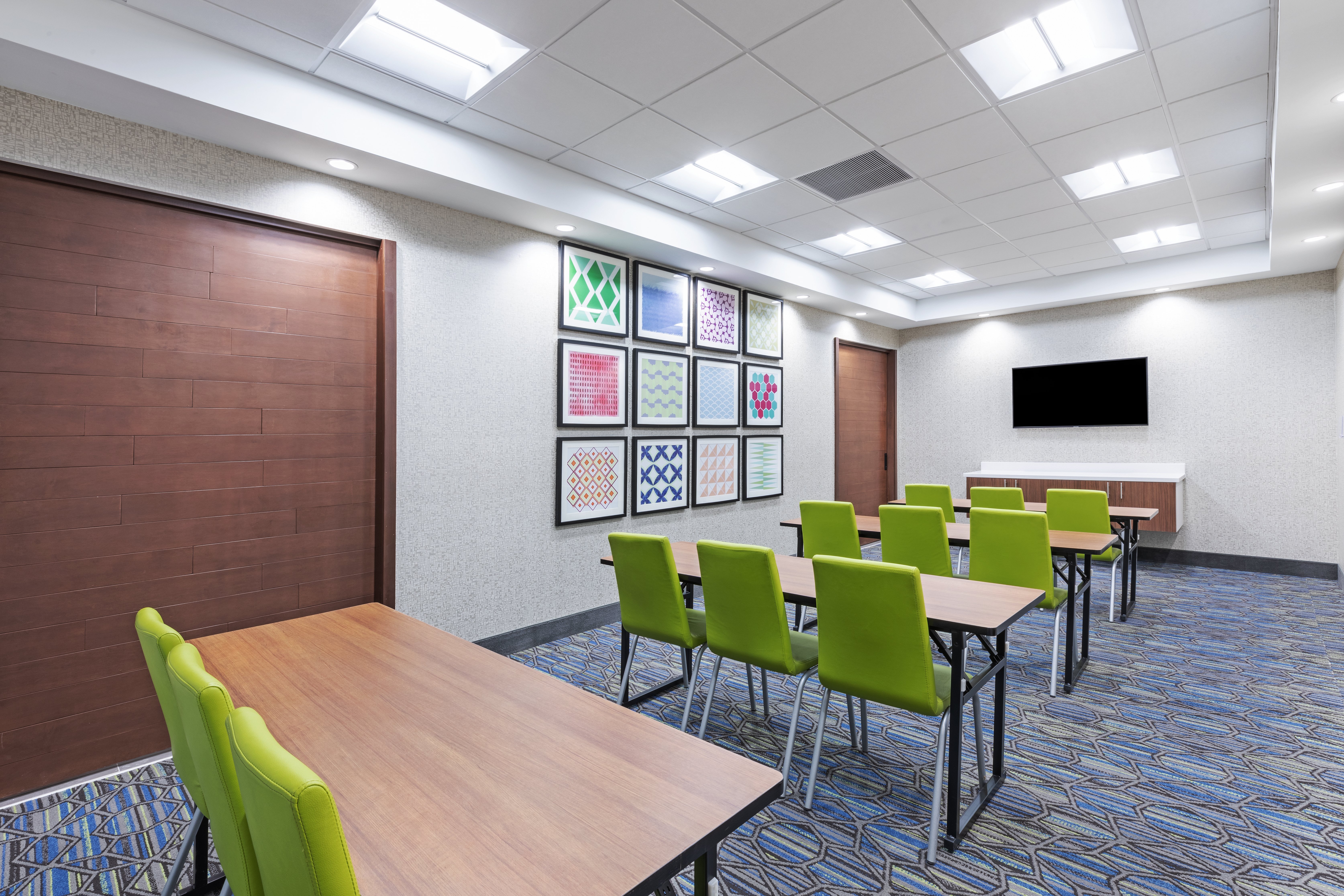 holiday inn express and suites parsons an ihg hotel