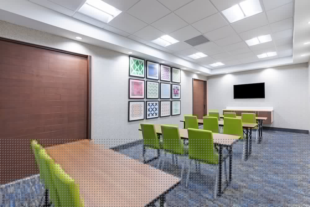 holiday inn express and suites parsons an ihg hotel