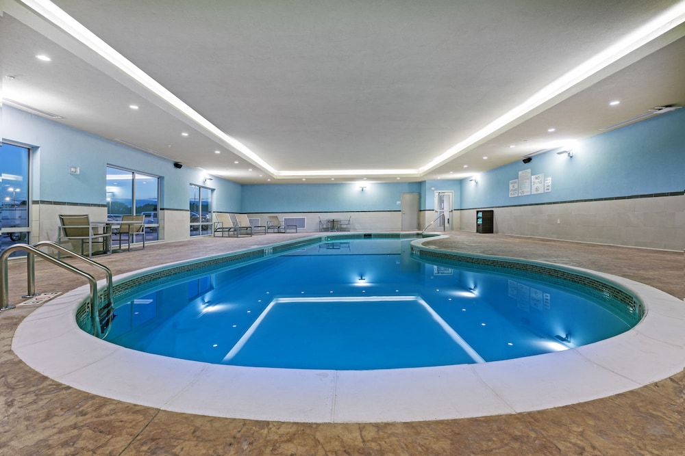 holiday inn express and suites parsons an ihg hotel