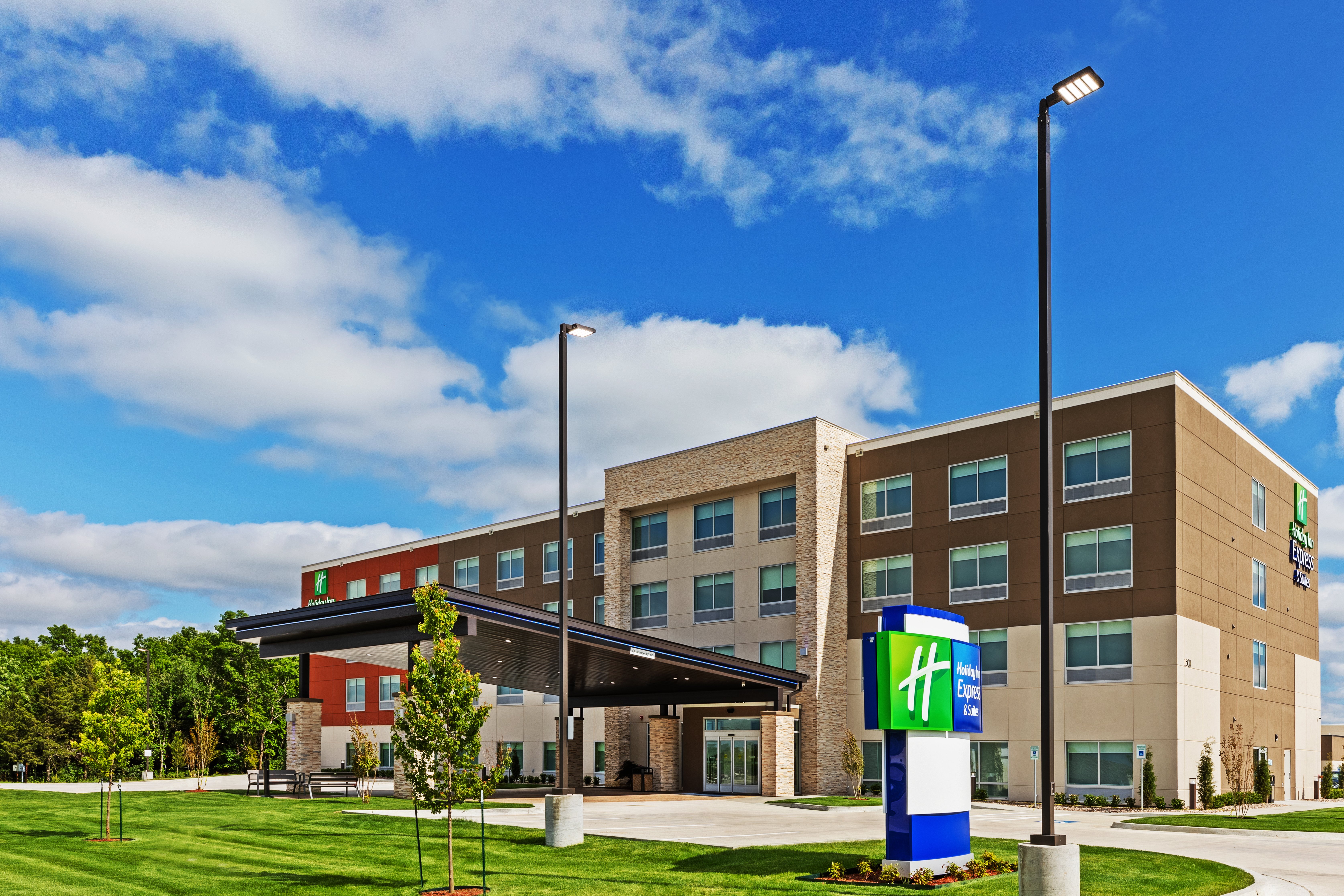 holiday inn express and suites parsons an ihg hotel