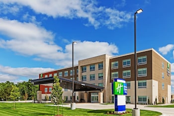 holiday inn express and suites parsons an ihg hotel