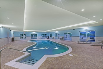 holiday inn express and suites parsons an ihg hotel