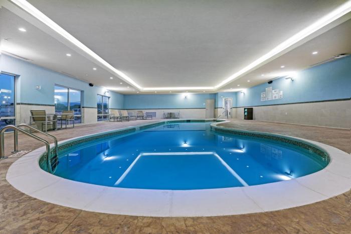 holiday inn express and suites parsons an ihg hotel