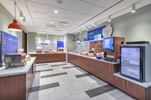 holiday inn express and suites parsons an ihg hotel