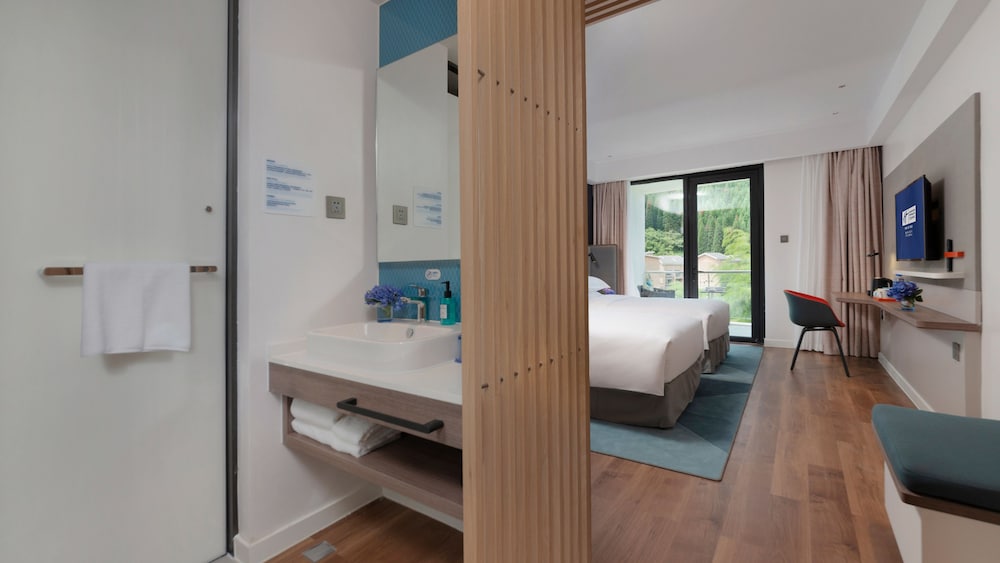 holiday inn express emei qiliping an ihg hotel
