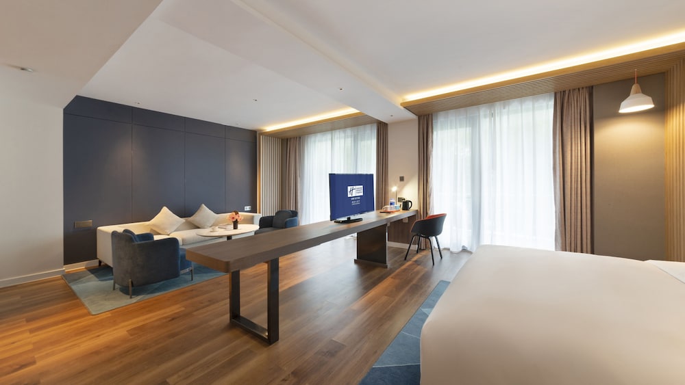 holiday inn express emei qiliping an ihg hotel