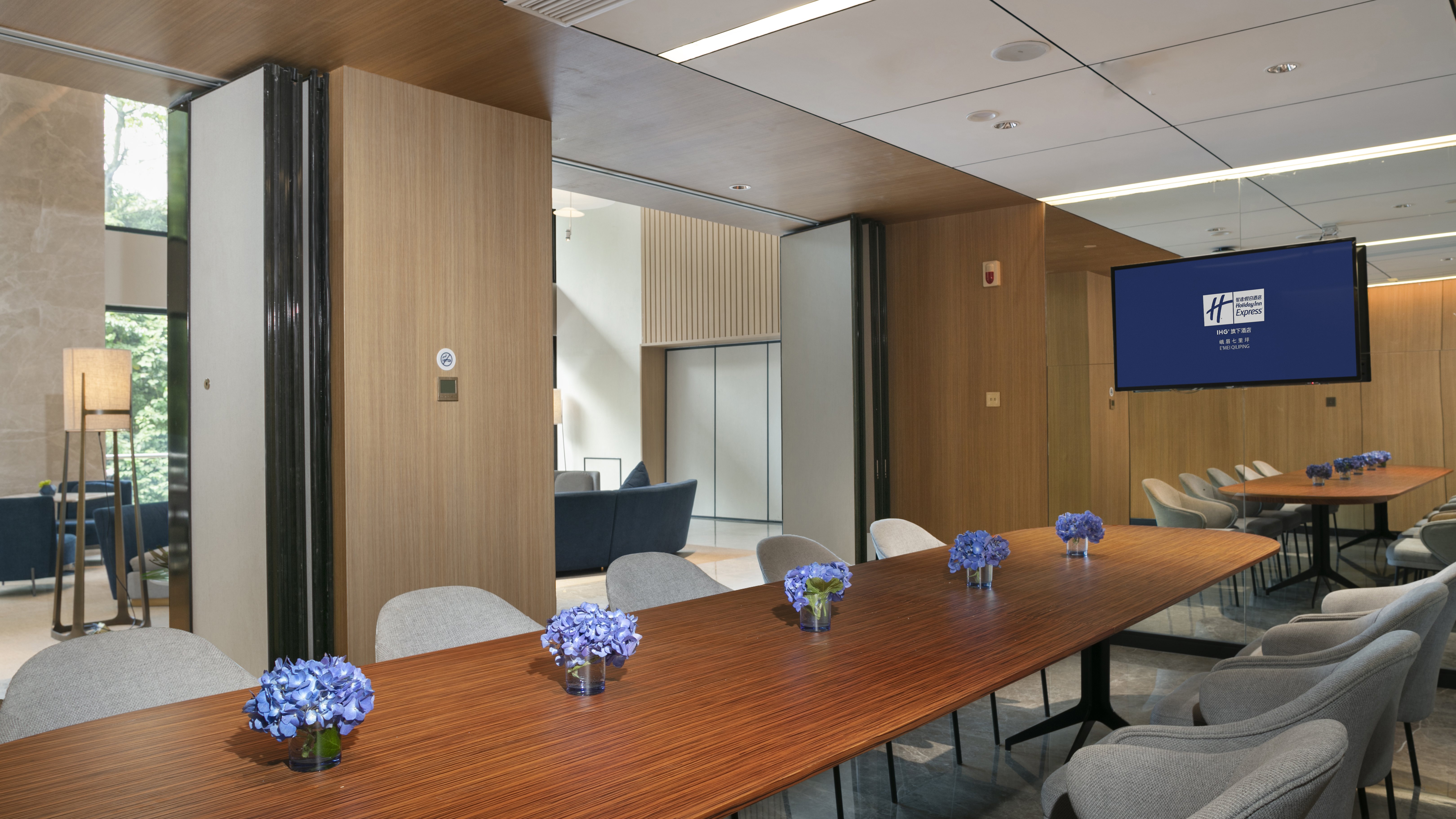 holiday inn express emei qiliping an ihg hotel