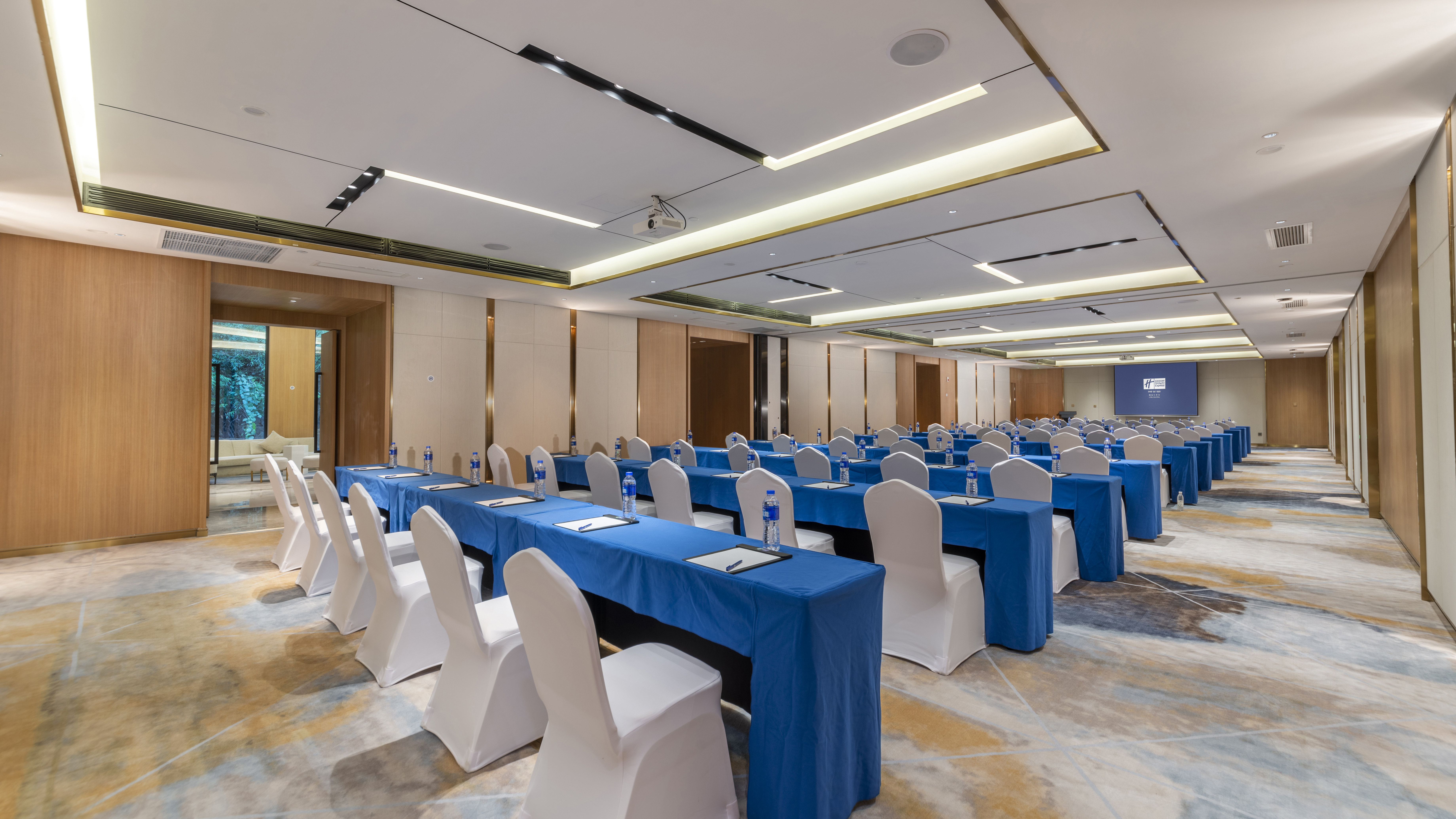 holiday inn express emei qiliping an ihg hotel