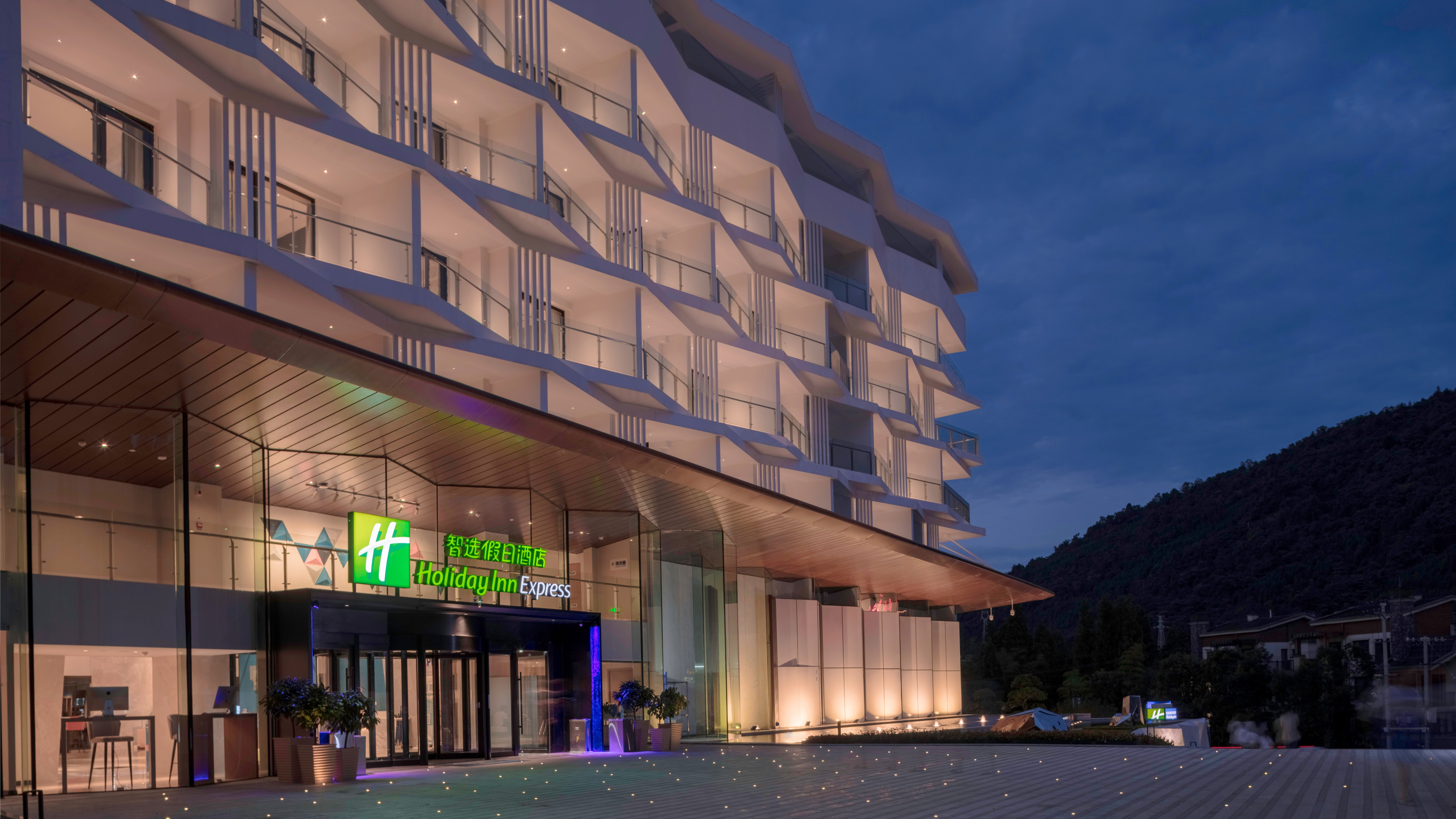 holiday inn express emei qiliping an ihg hotel