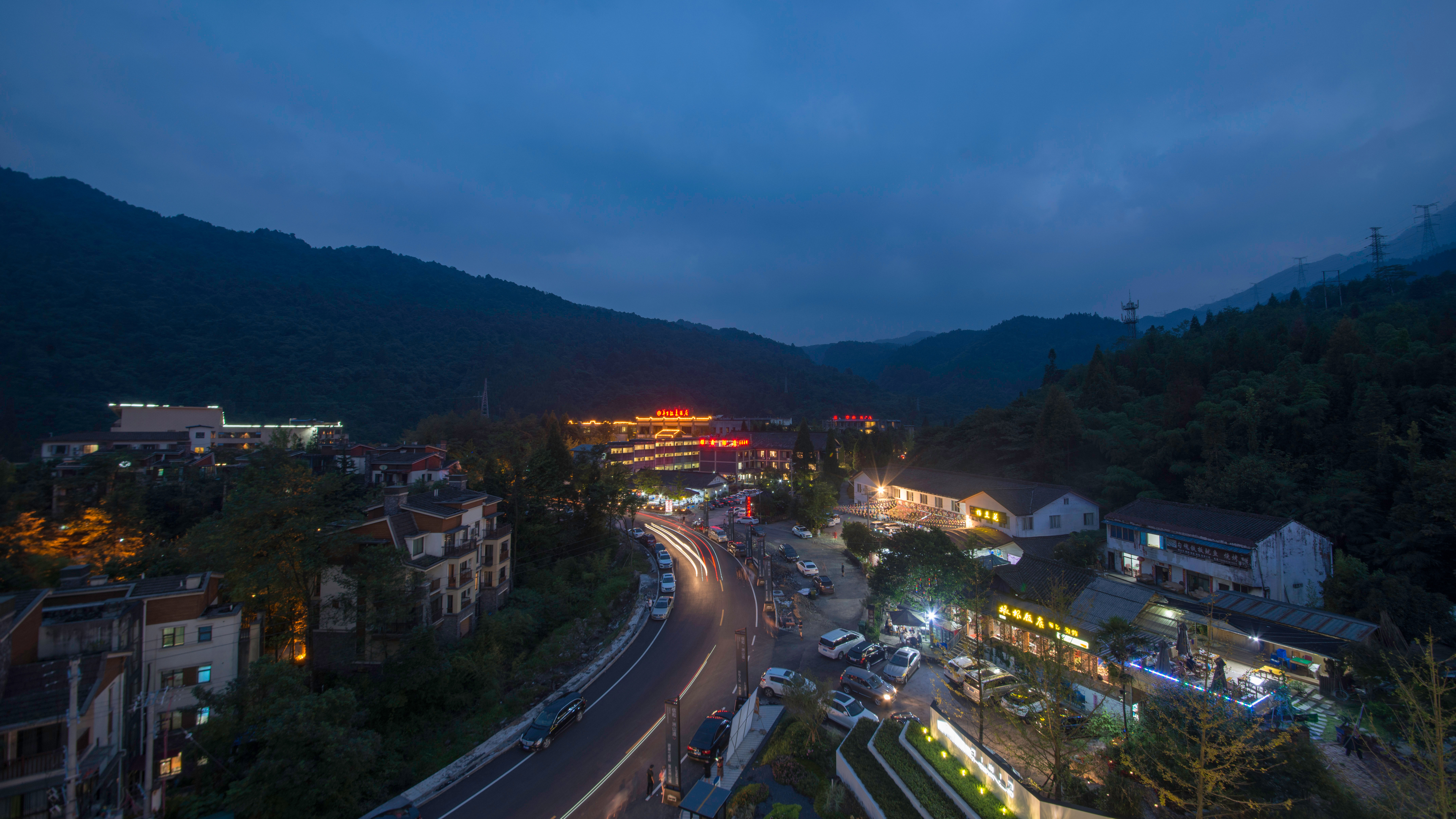 holiday inn express emei qiliping an ihg hotel