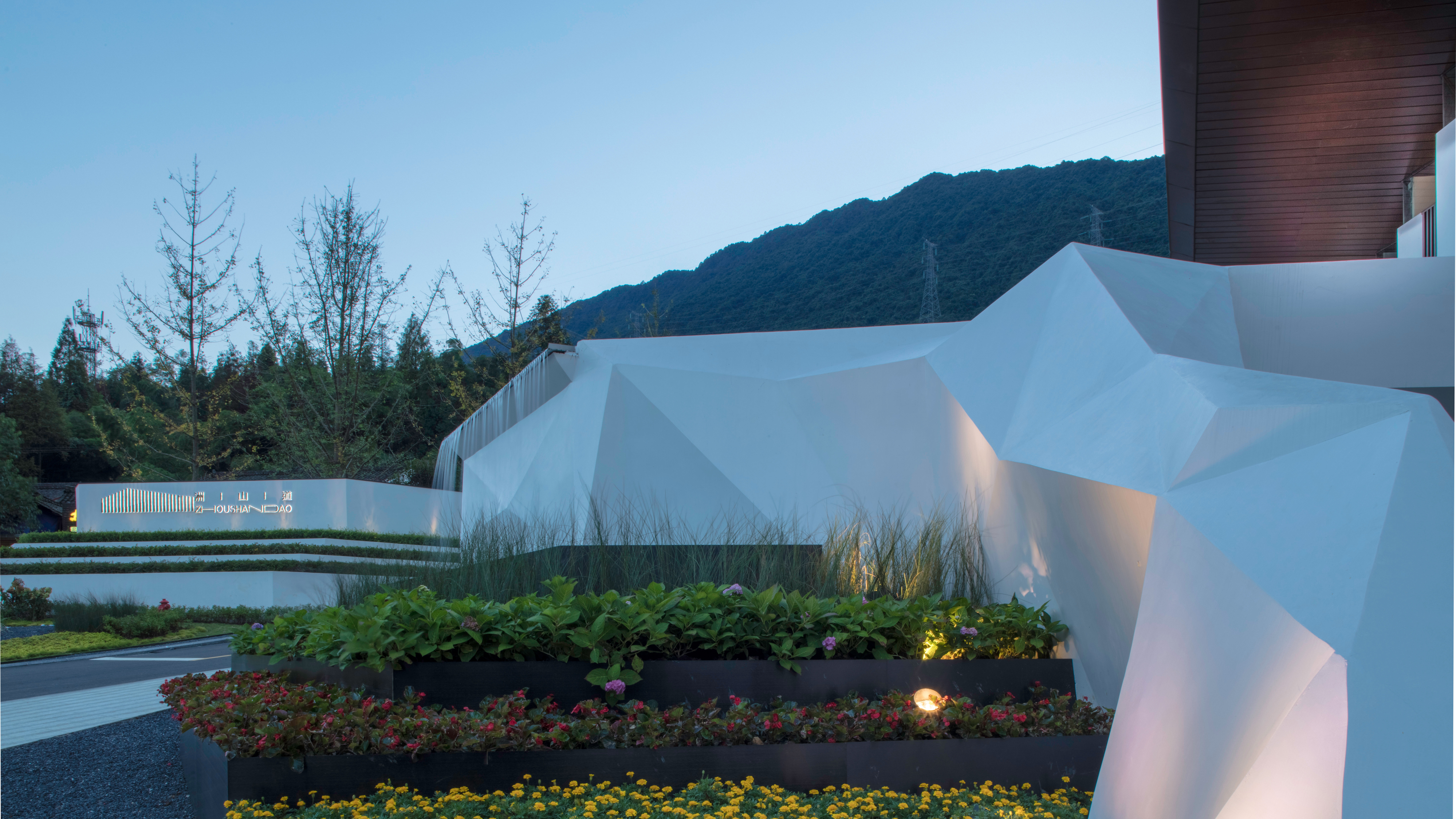 holiday inn express emei qiliping an ihg hotel