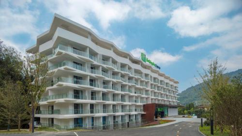 holiday inn express emei qiliping an ihg hotel