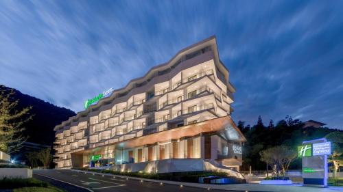 holiday inn express emei qiliping an ihg hotel