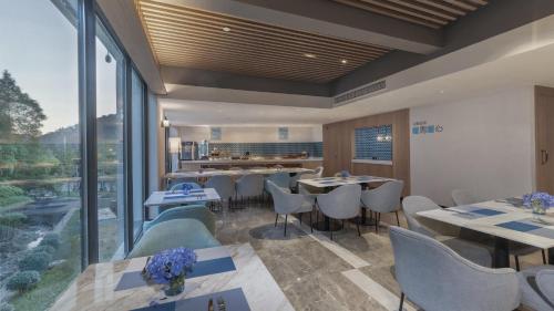 holiday inn express emei qiliping an ihg hotel