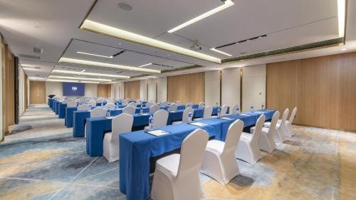 holiday inn express emei qiliping an ihg hotel