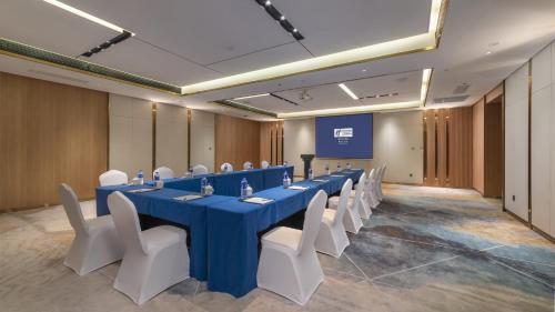 holiday inn express emei qiliping an ihg hotel