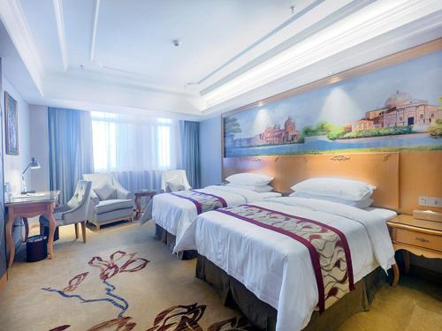 vienna international hotel haikou west bus station