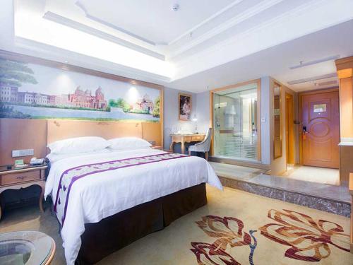 vienna international hotel haikou west bus station