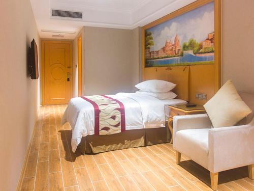 vienna international hotel haikou west bus station