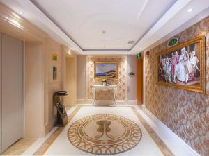 vienna international hotel haikou west bus station