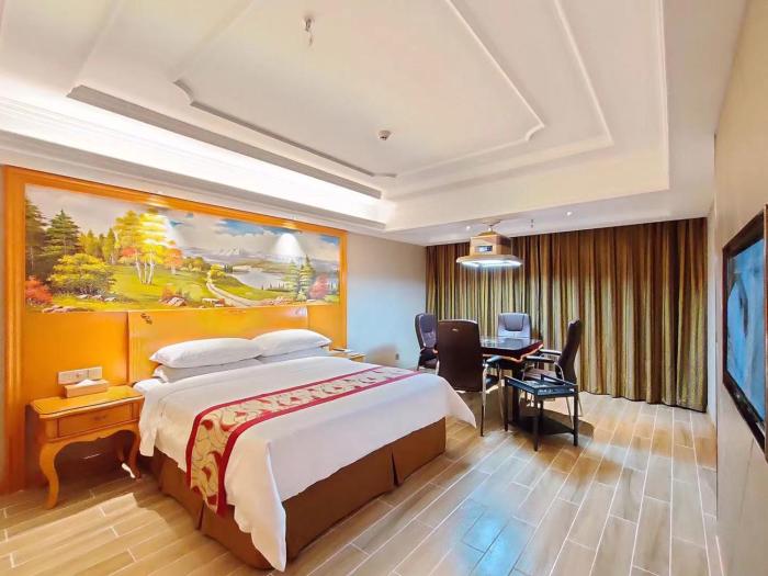 vienna international hotel haikou west bus station