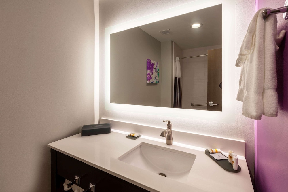 la quinta inn and suites by wyndham lafayette oil center