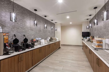 la quinta inn and suites by wyndham lafayette oil center