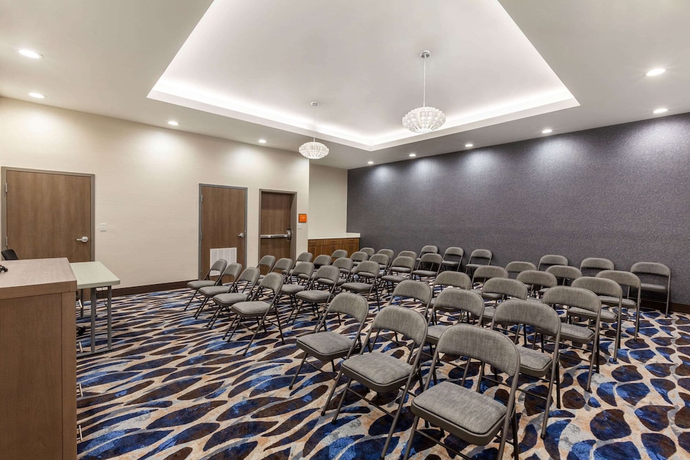 la quinta inn and suites by wyndham lafayette oil center