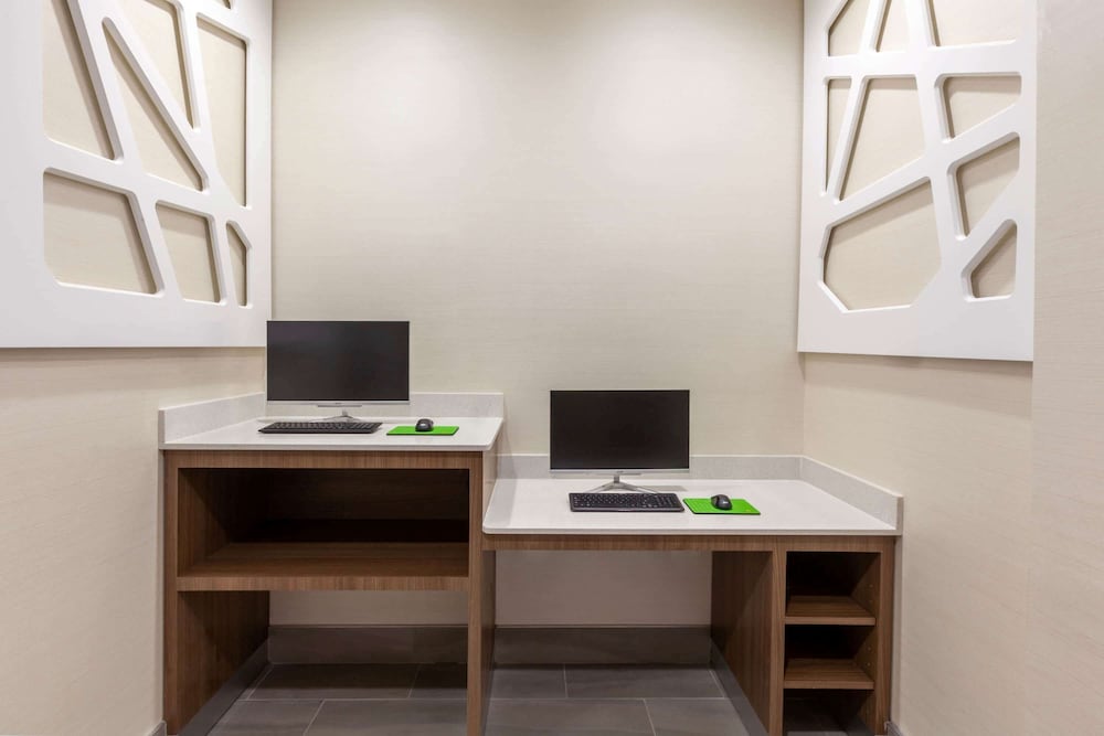 la quinta inn and suites by wyndham lafayette oil center