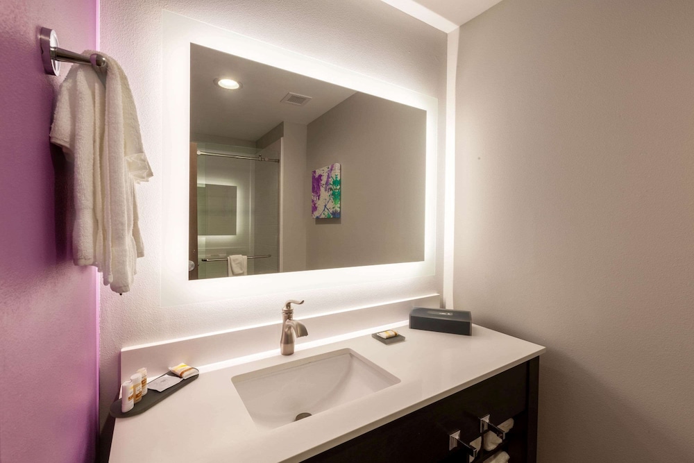 la quinta inn and suites by wyndham lafayette oil center