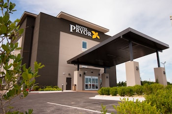 hotel pryor