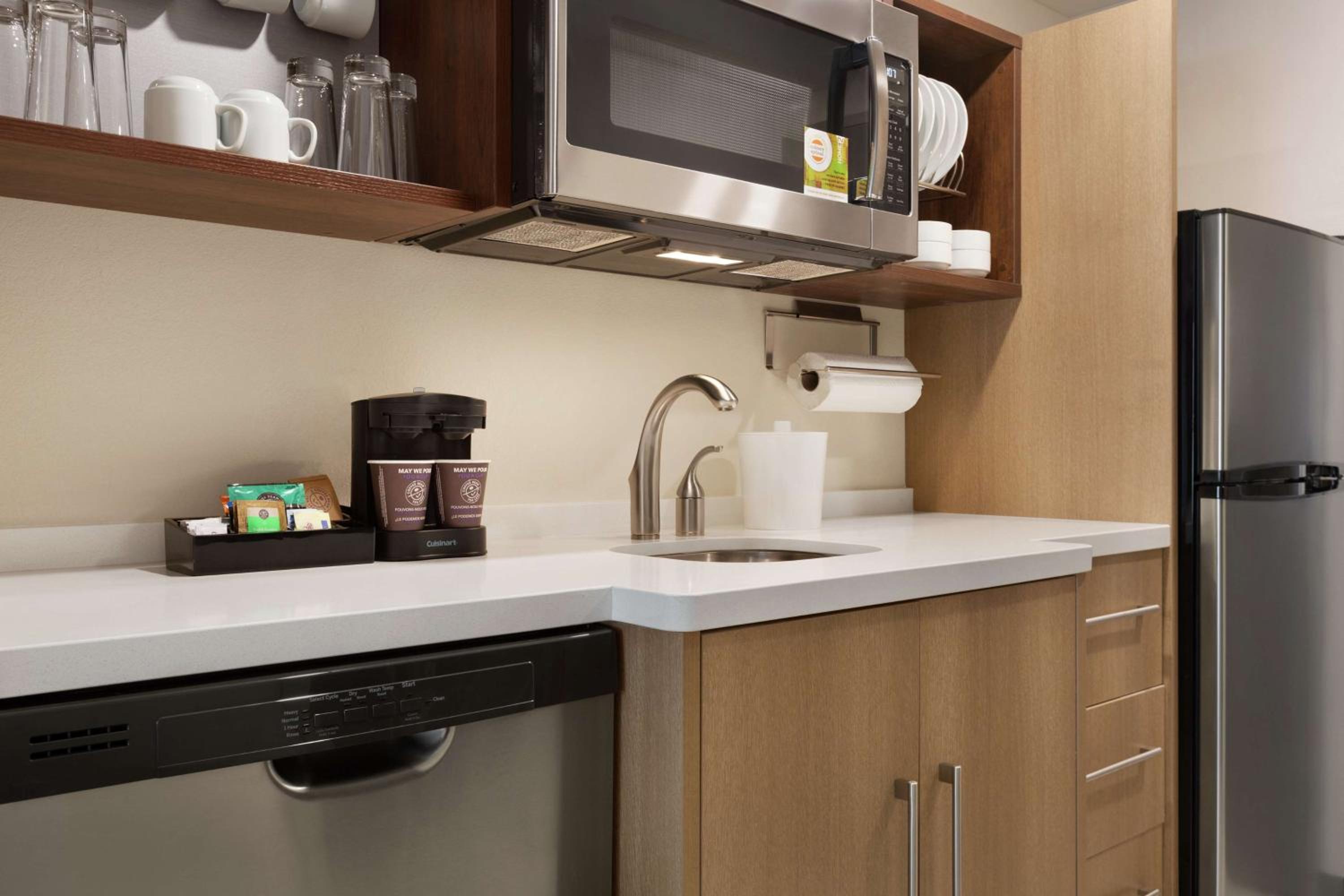 home2 suites by hilton portland airport or