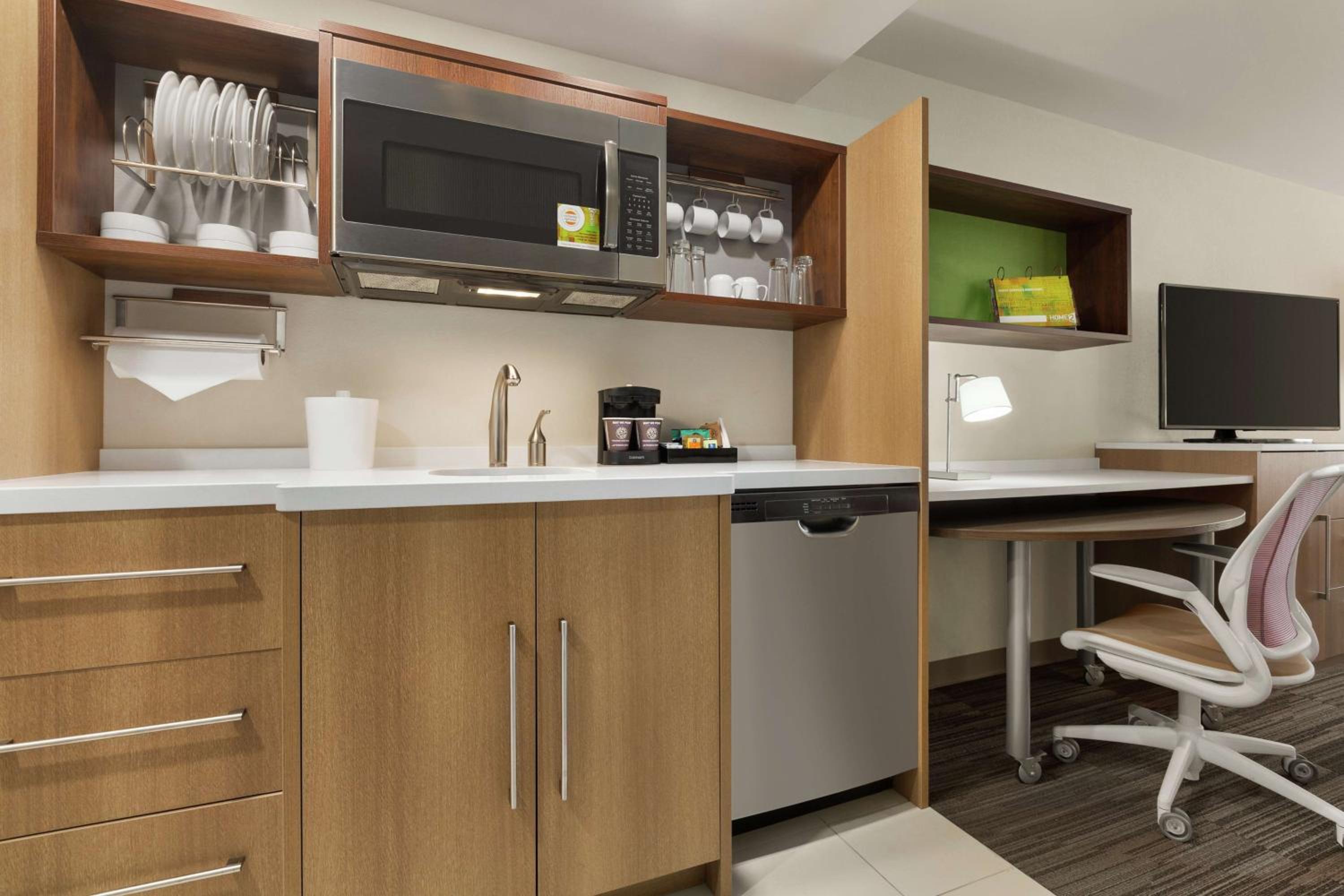 home2 suites by hilton portland airport or