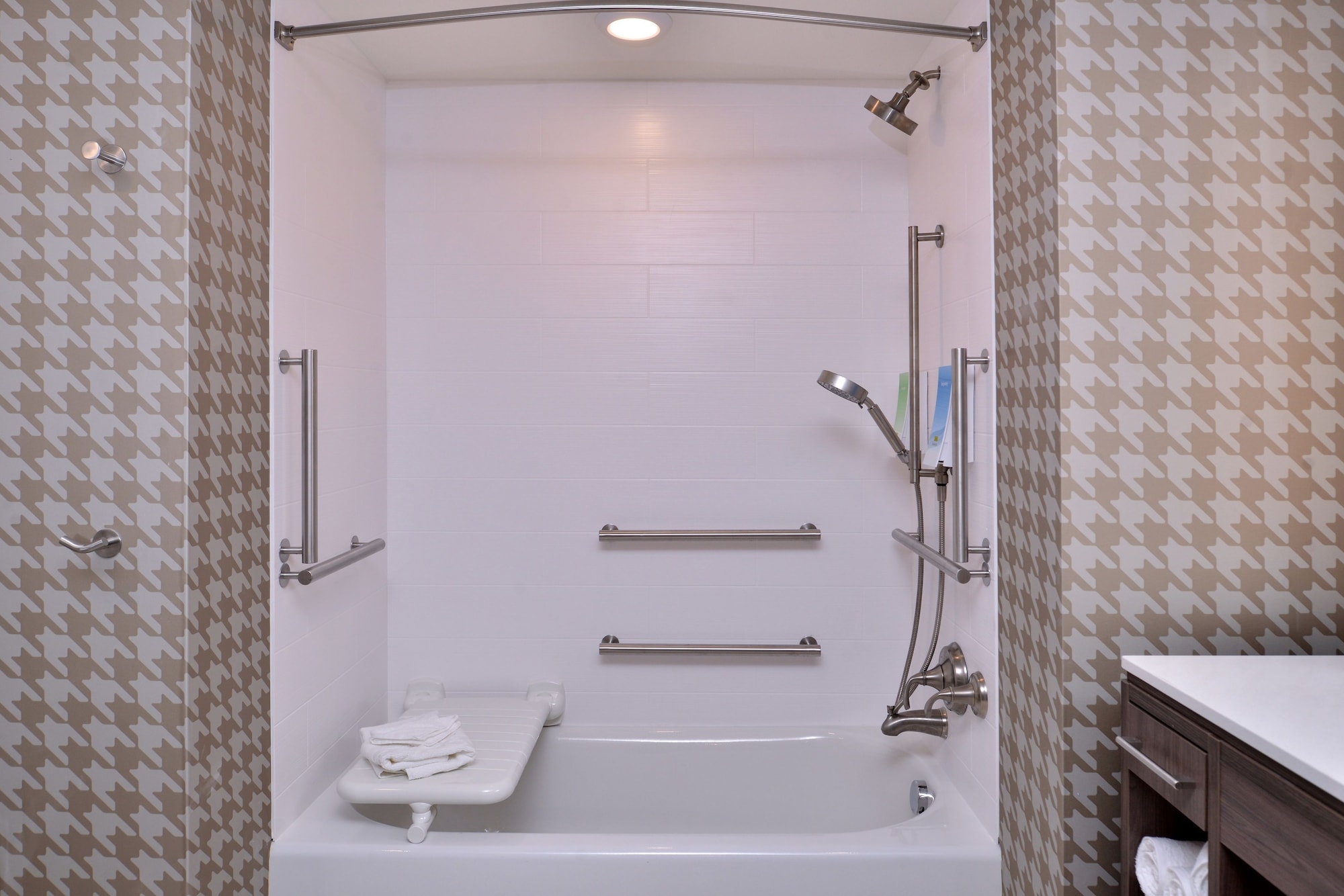 home2 suites by hilton portland airport or