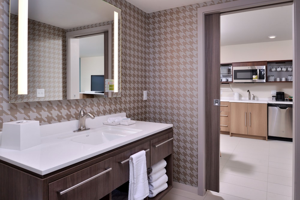 home2 suites by hilton portland airport or