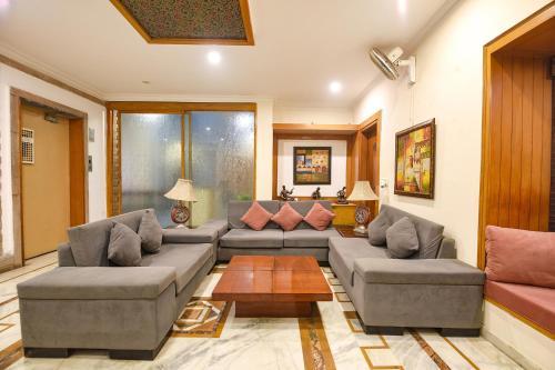 fabhotel siris 18