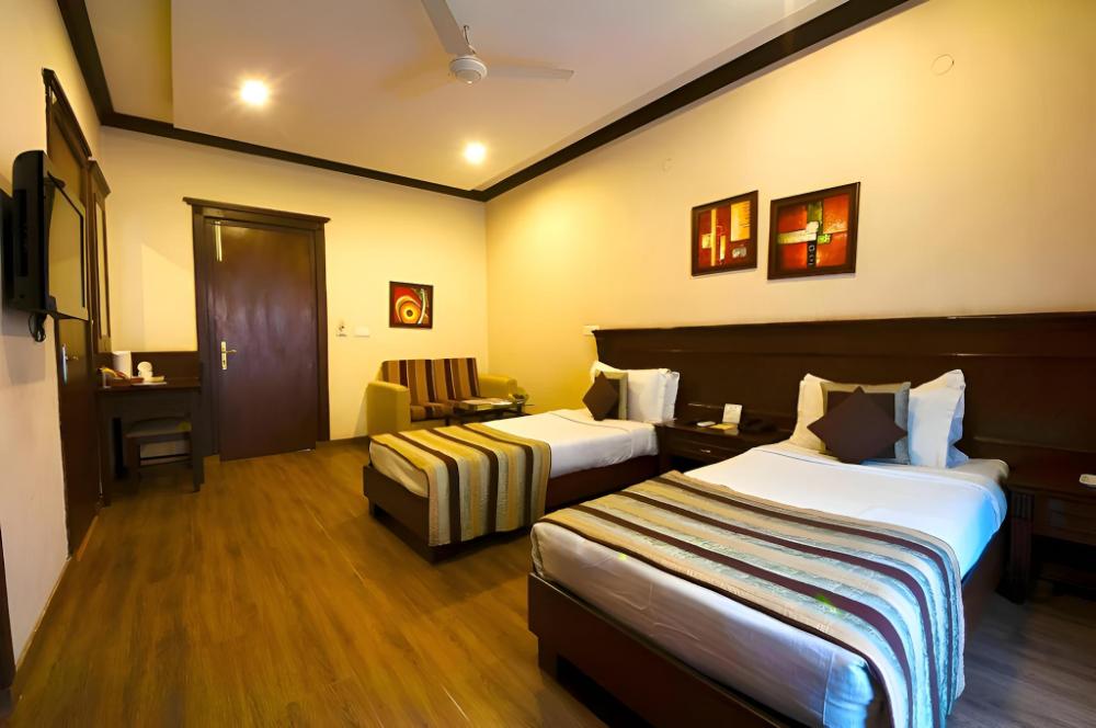 fabhotel siris 18