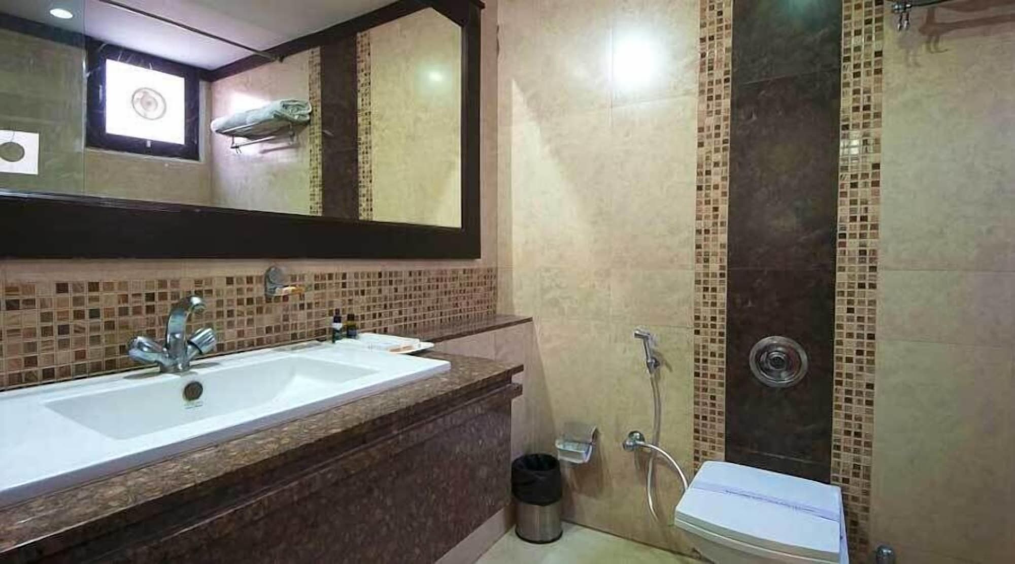 fabhotel siris 18