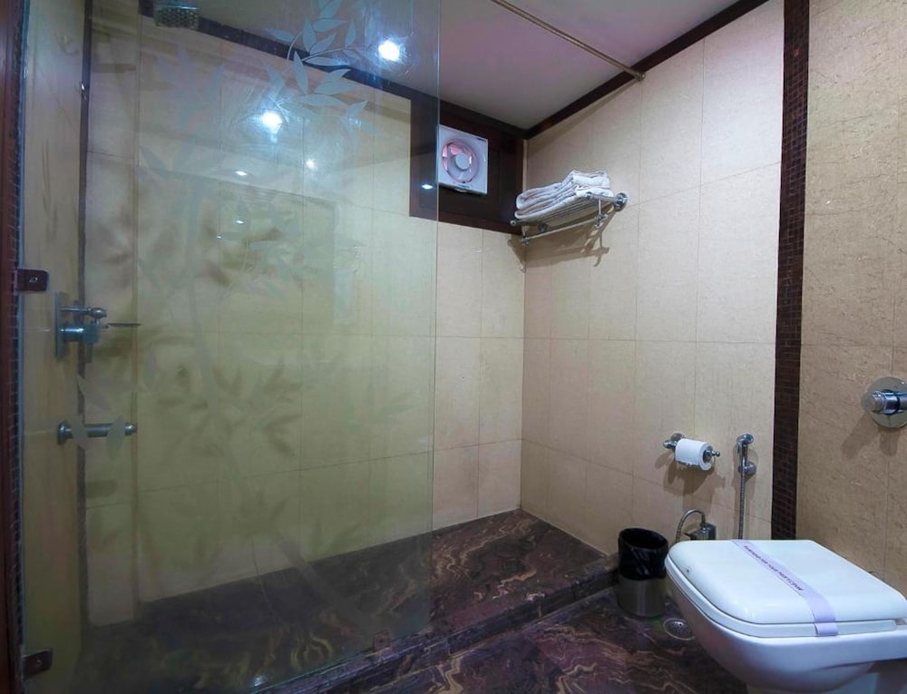 fabhotel siris 18