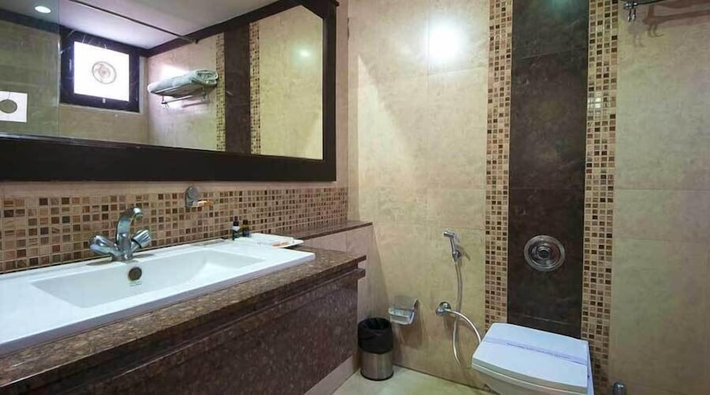 fabhotel siris 18