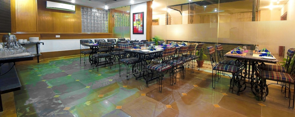 fabhotel siris 18